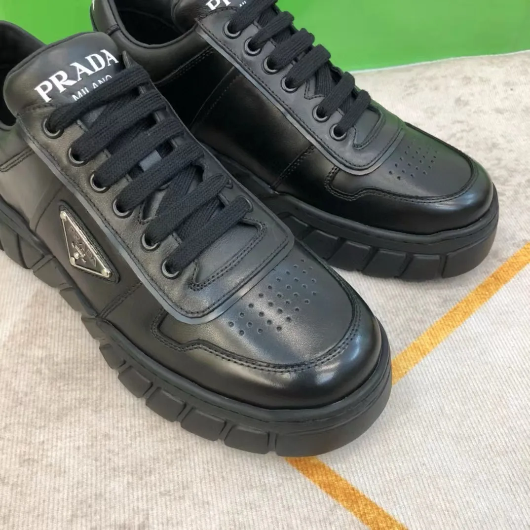 Factory price: 420💰Prada new men's leather sports shoes, the highest version on the market, any comparison is welcome🆚! The original leather has excellent texture and is super high-end! Fetal sheep net lining imported from Italy, removable pad! Luxurious materials and fine workmanship, highly recommended! Code number: 38-44, customized 45
